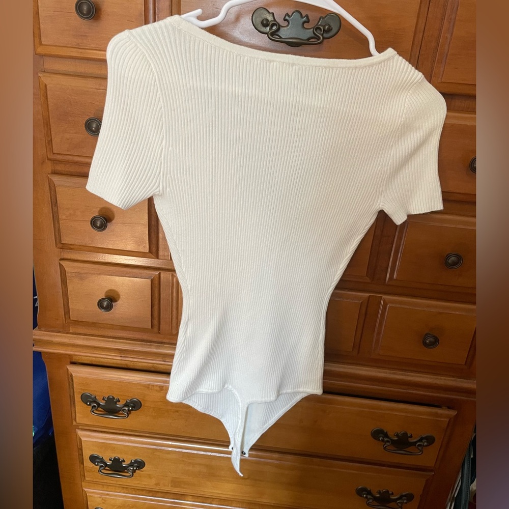 Abercrombie & Fitch Ribbed Cream Short Sleeve Zip-Front Bodysuit - Picture 2 of 4